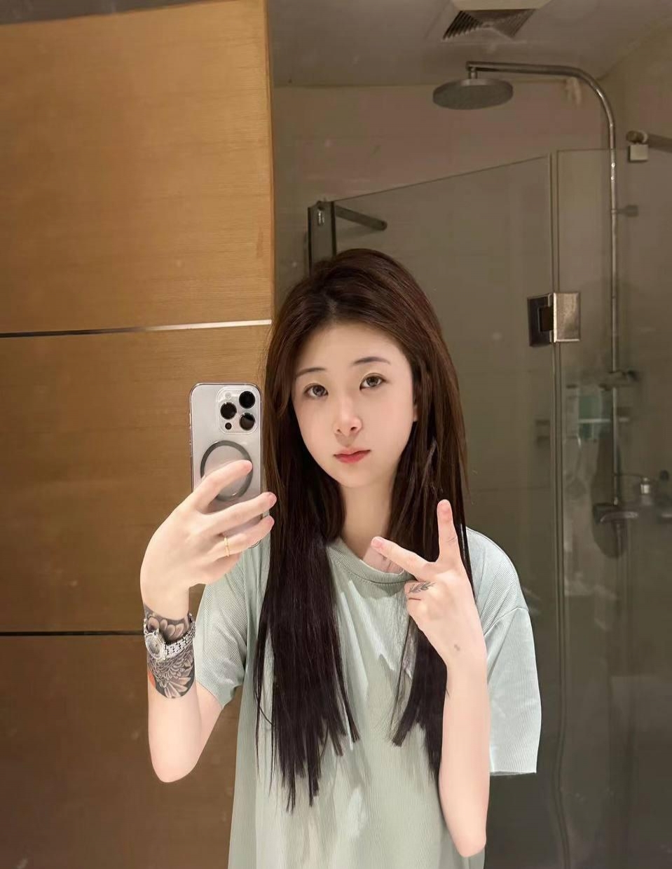 18岁年轻妹子 听话乖顺